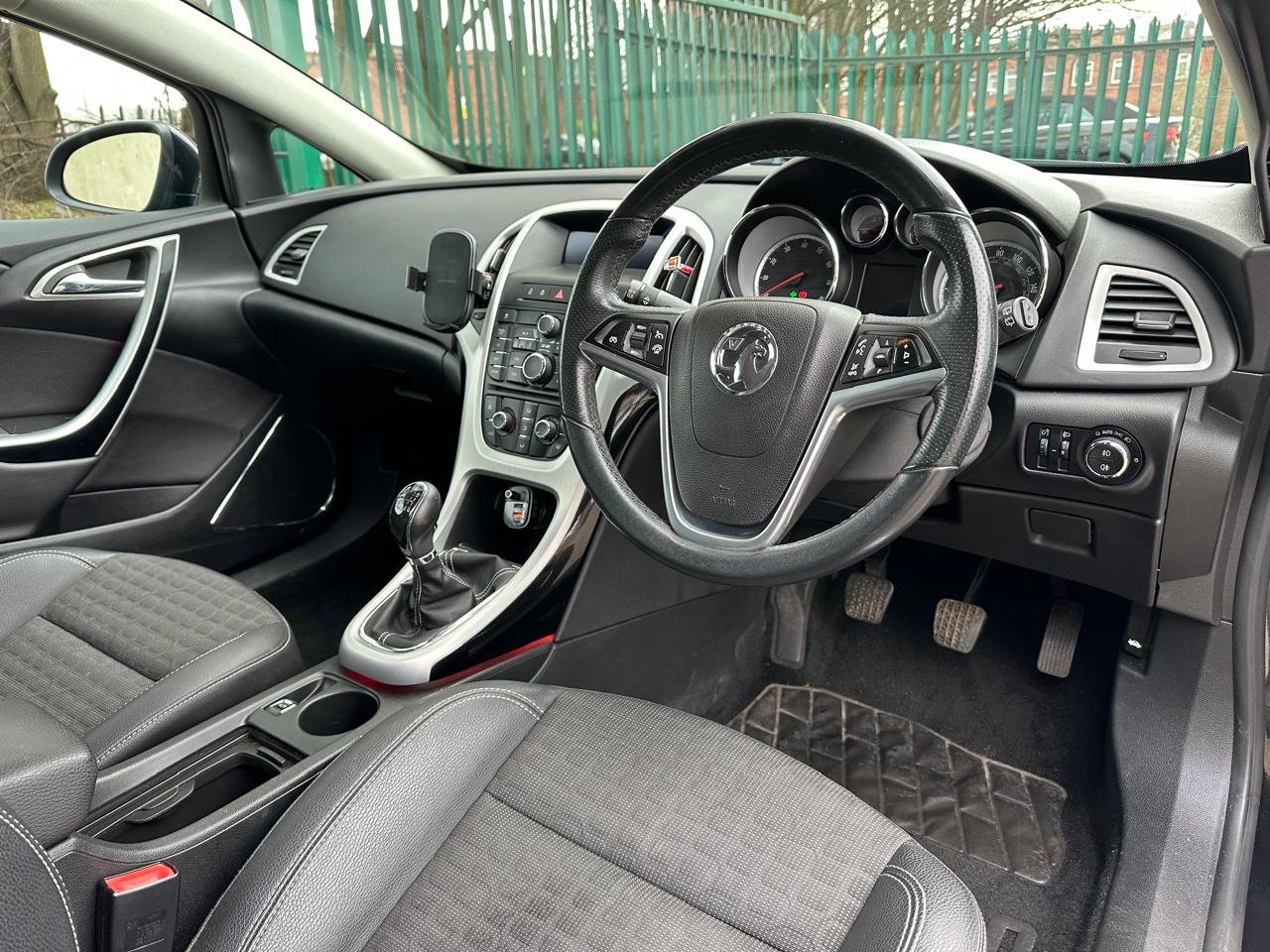 Vauxhall Astra GTC 1.6L Turbo SRI Petrol image 12