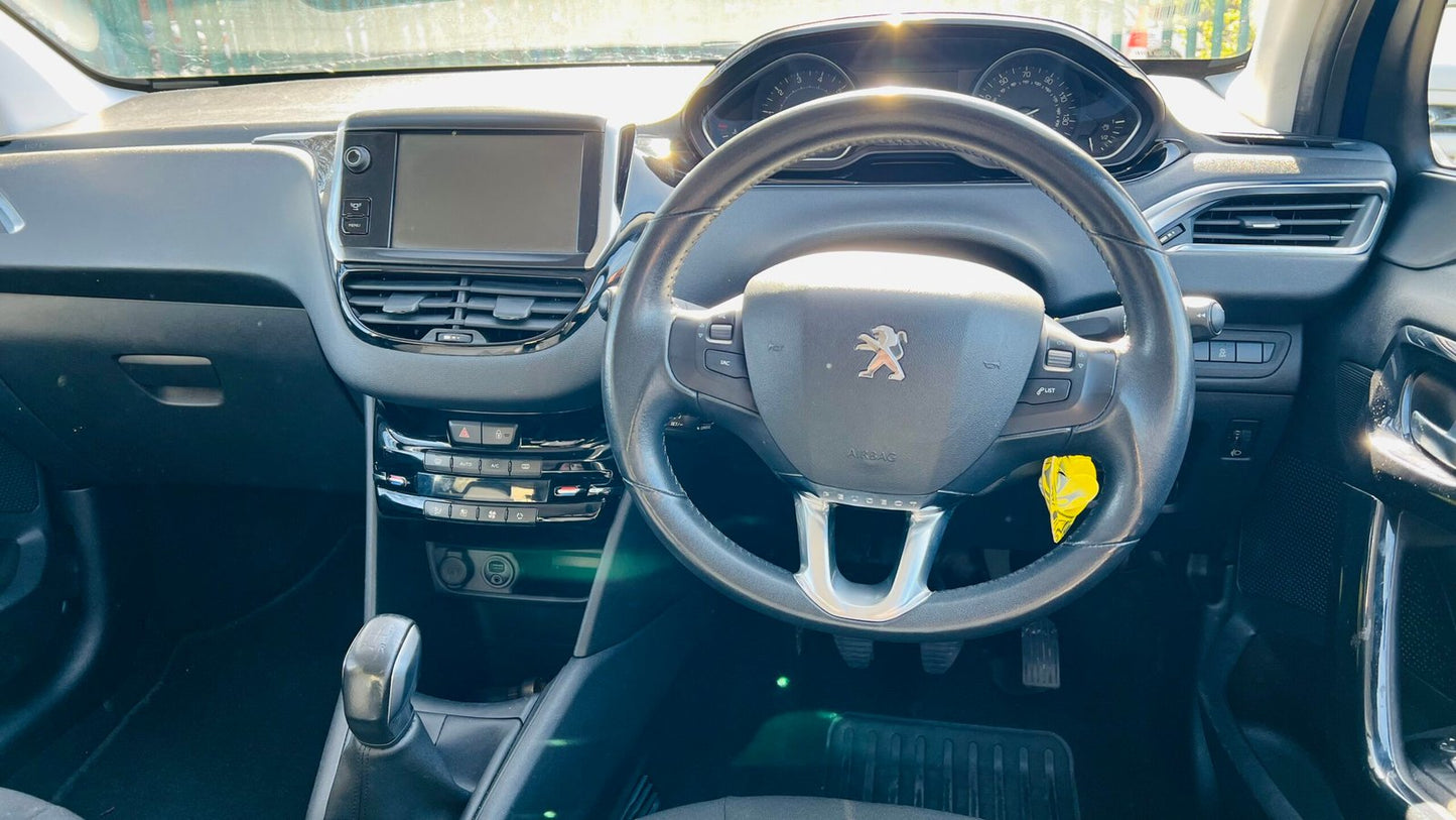 Peugeot 208 1.2L Allure 2014 5dr image 13