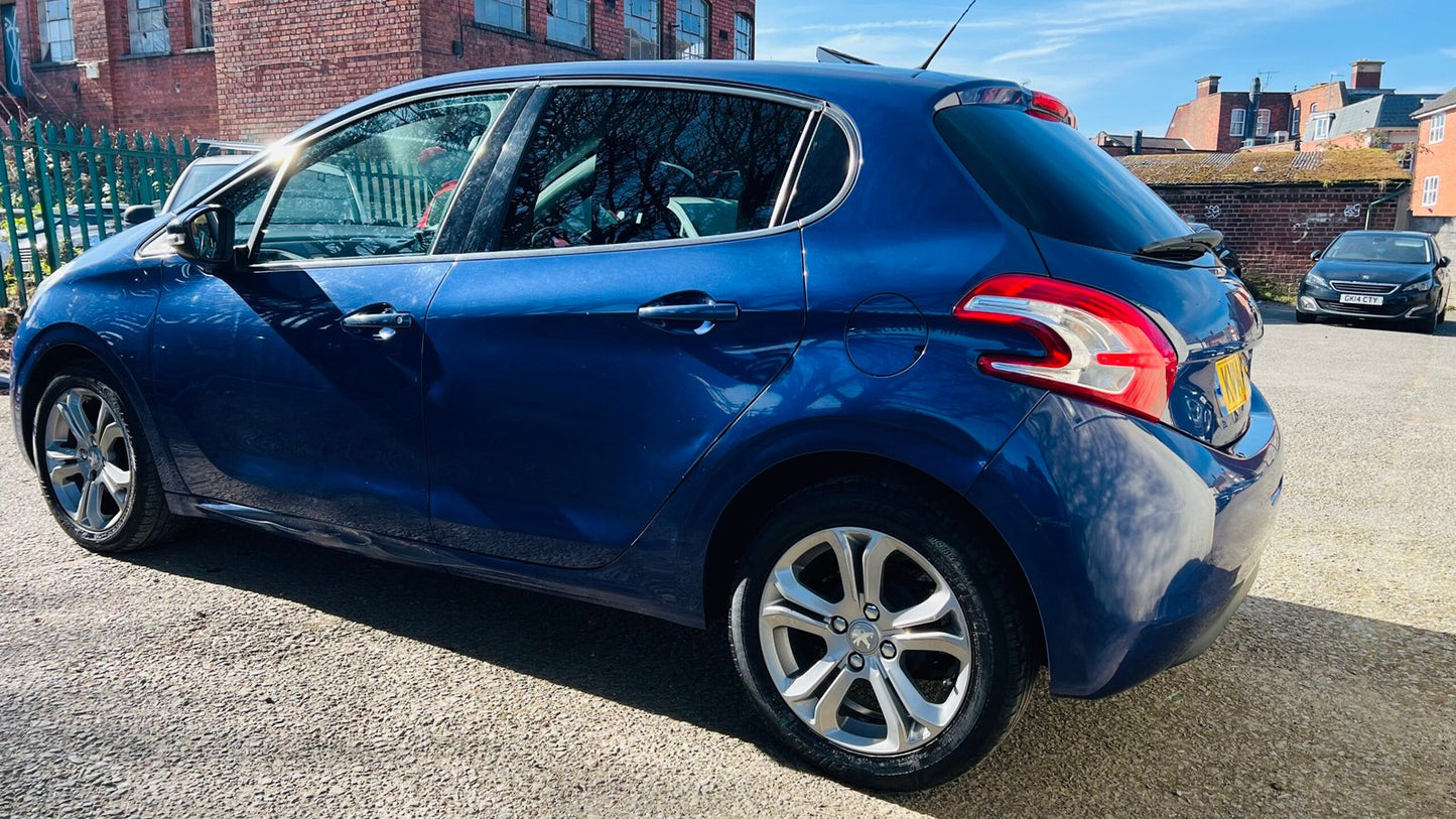 Peugeot 208 1.2L Allure 2014 5dr image 5