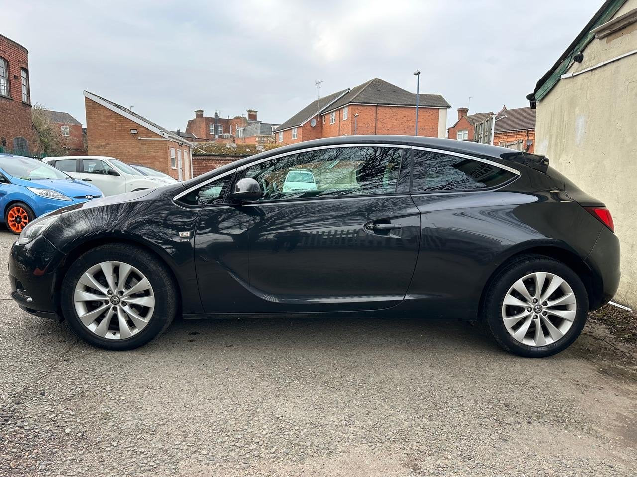 Vauxhall Astra GTC 1.6L Turbo SRI Petrol image 4