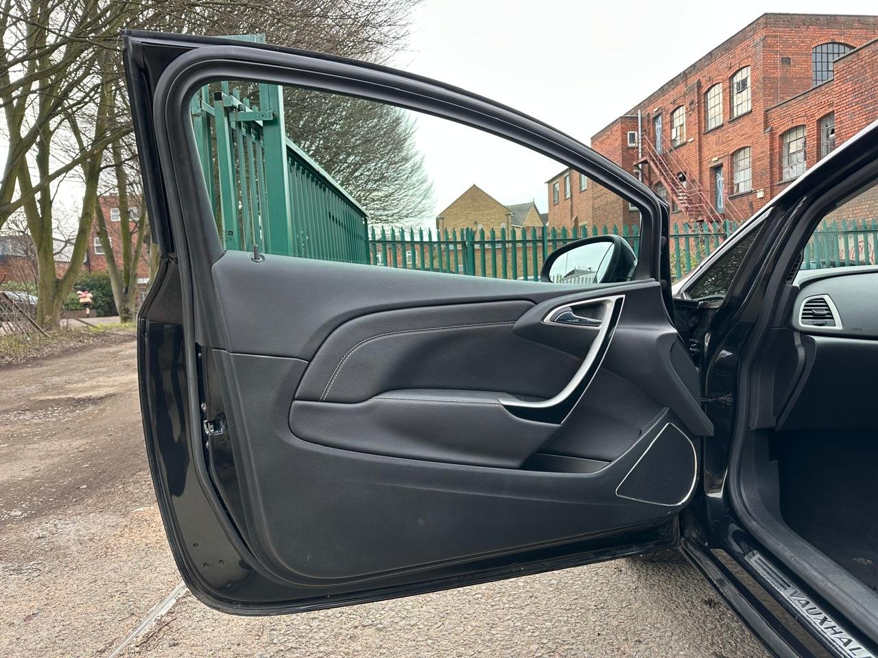 Vauxhall Astra GTC 1.6L Turbo SRI Petrol image 11