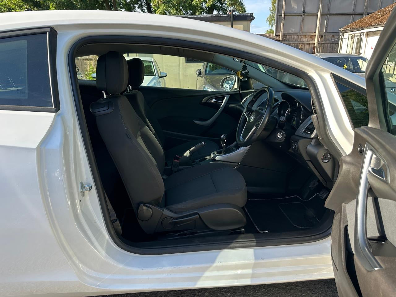 Vauxhall Astra GTC 1.6L 2013 3dr