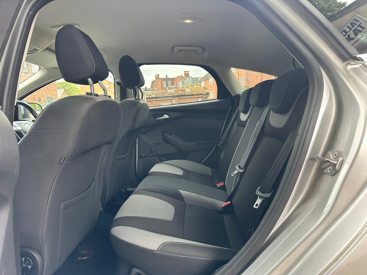 Ford Focus 1.6L Zetec 2011