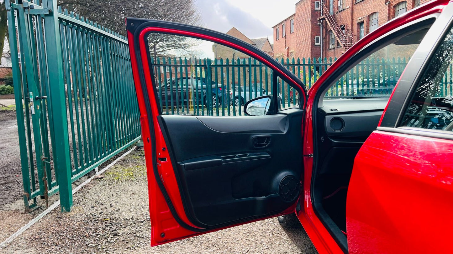 Toyota Yaris 1.0L Petrol 5dr 2012 image 30
