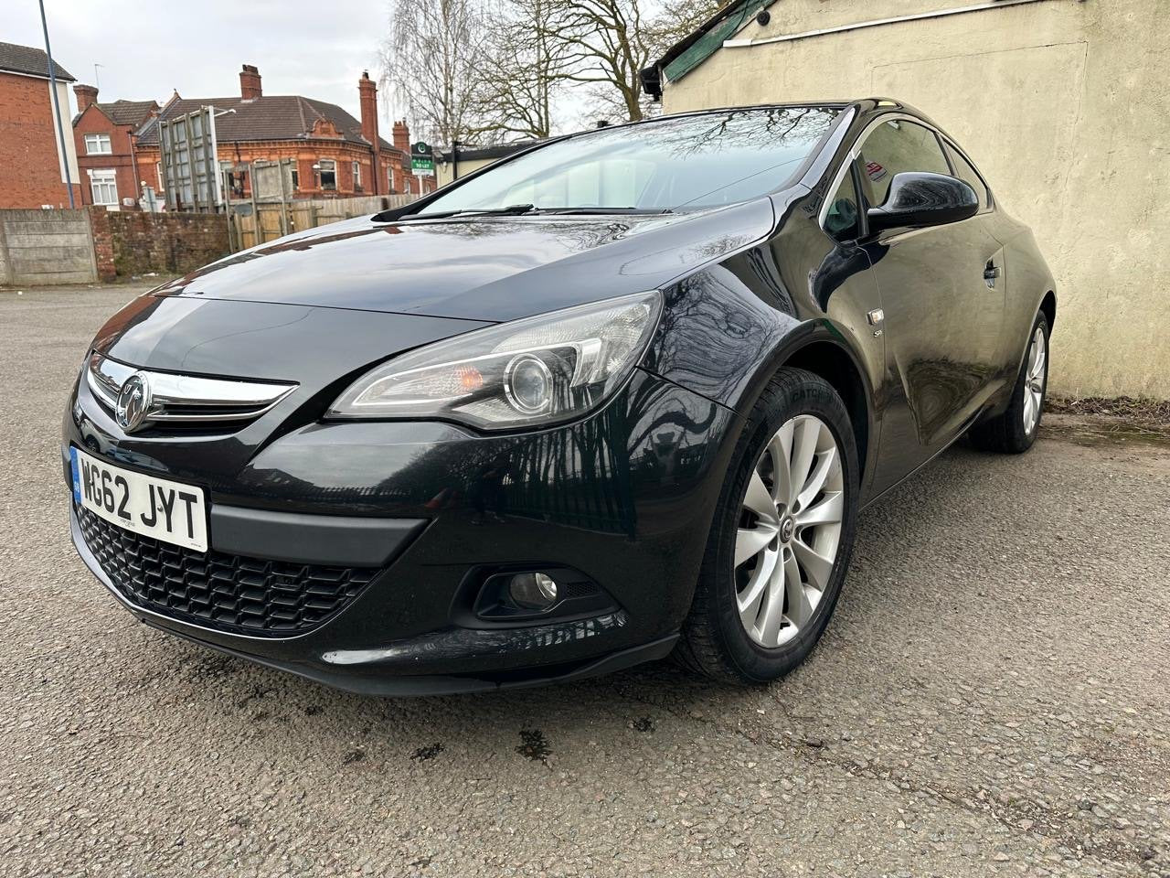 Vauxhall Astra GTC 1.6L Turbo SRI Petrol image 2