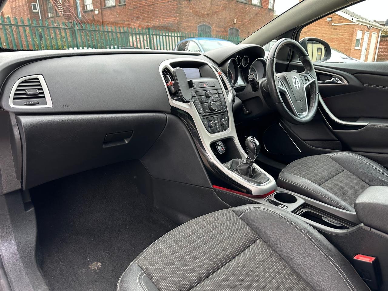 Vauxhall Astra GTC 1.6L Turbo SRI Petrol image 14