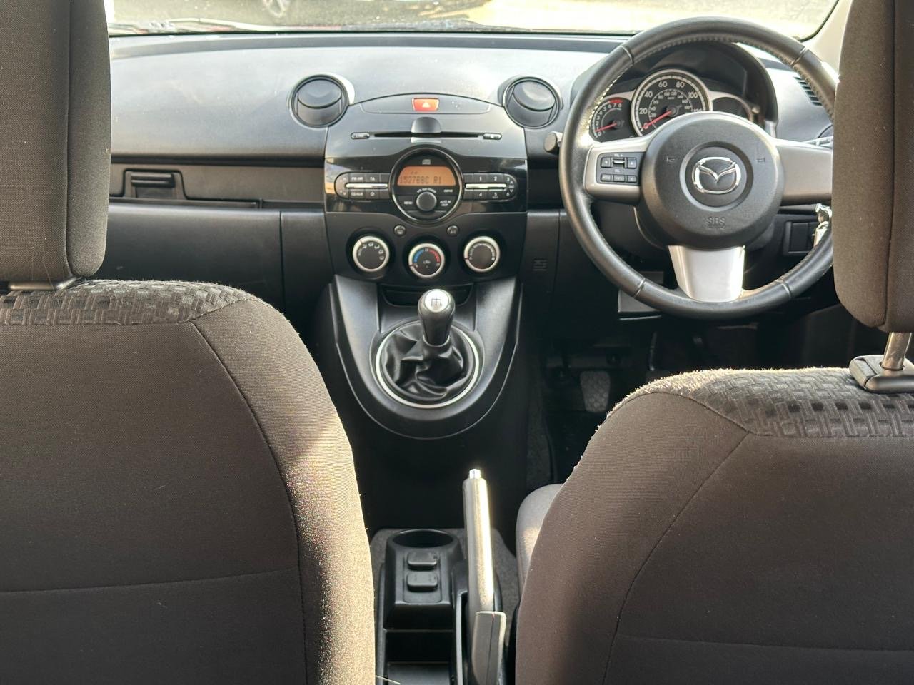 Mazda Mazda2 1.3L Petrol 2011 image 10