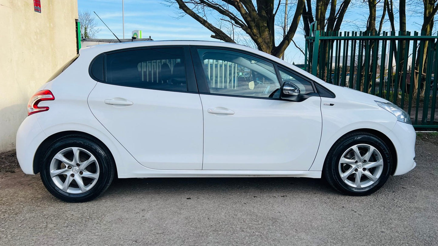 Peugeot 208 1.2 Style 2014 5dr image 8