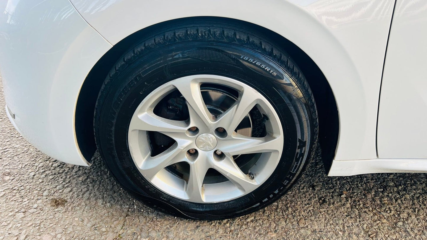Peugeot 208 1.2 Style 2014 5dr image 43