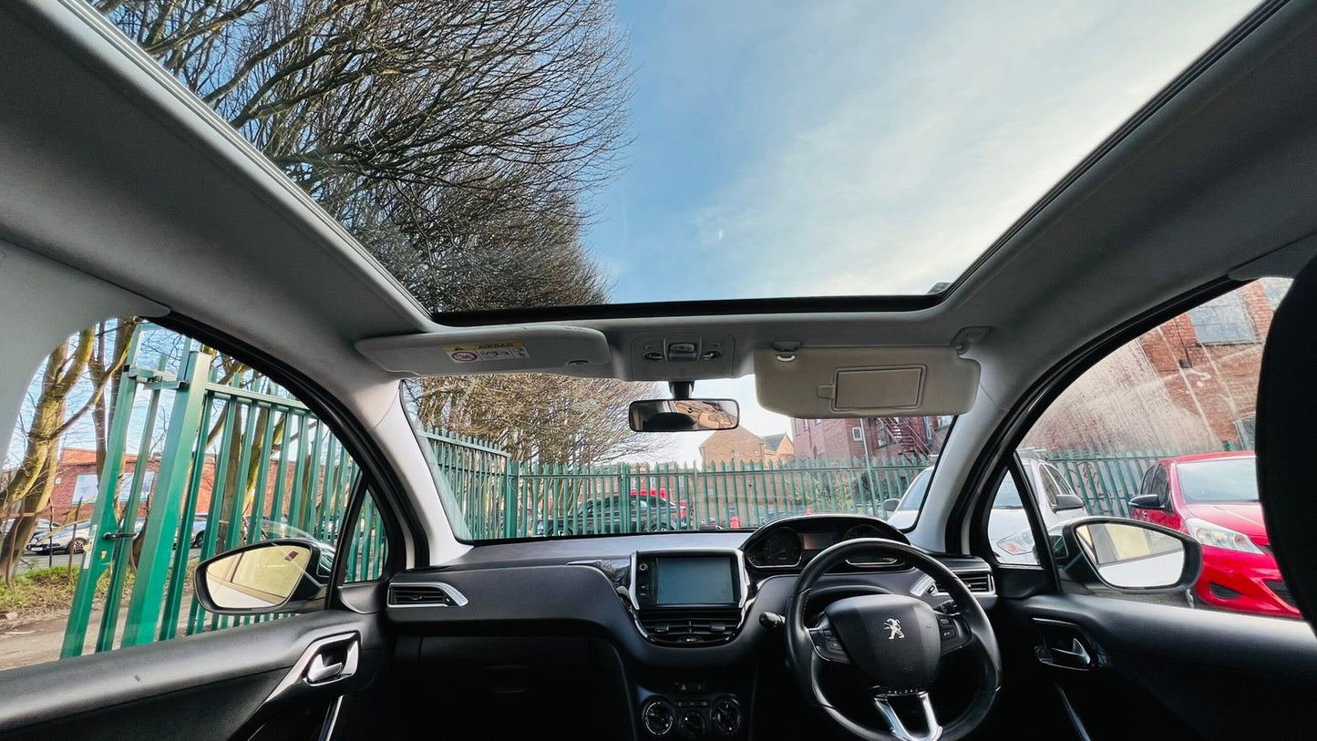 Peugeot 208 1.2 Style 2014 5dr image 15