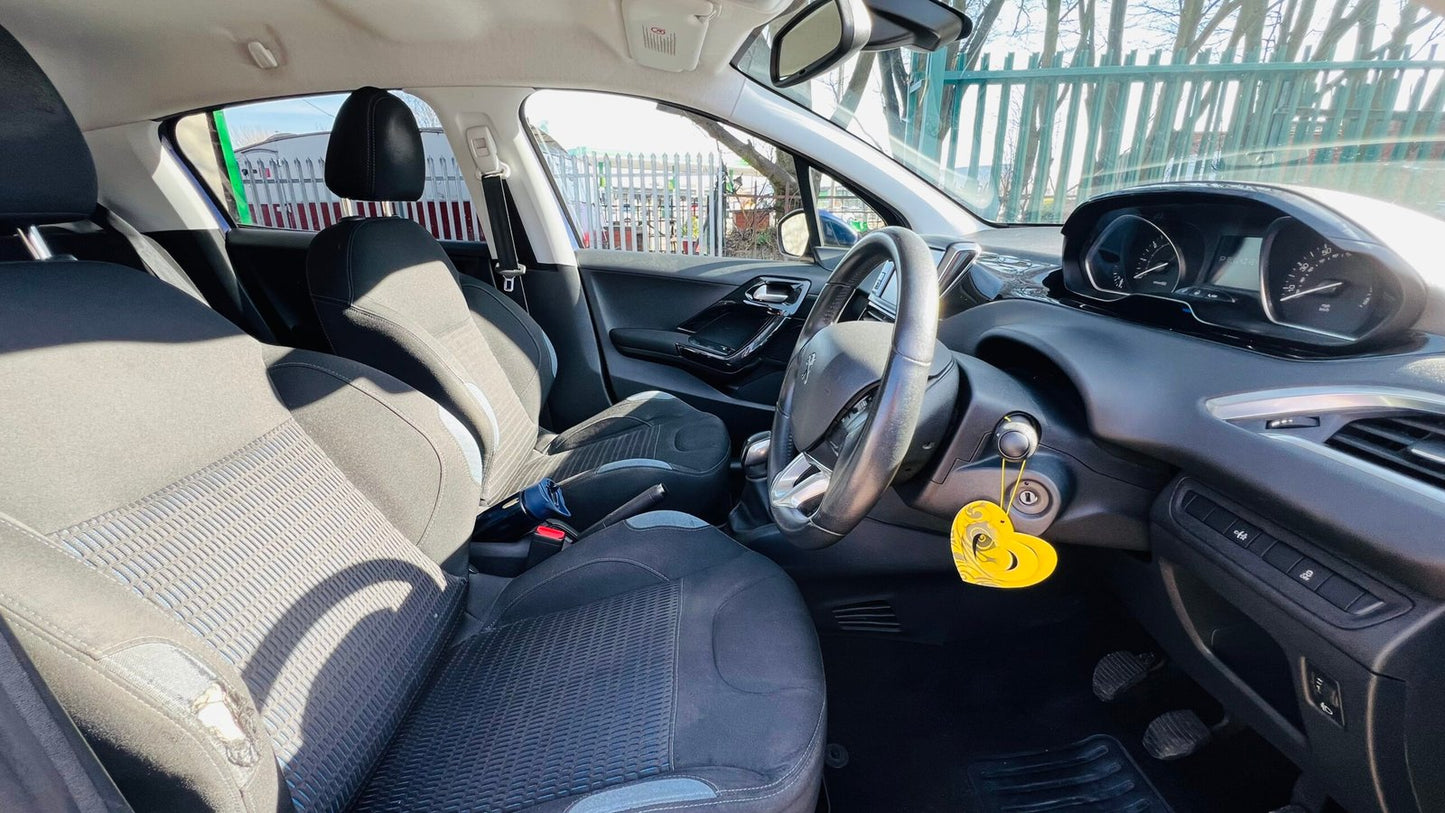 Peugeot 208 1.2L Allure 2014 5dr image 23