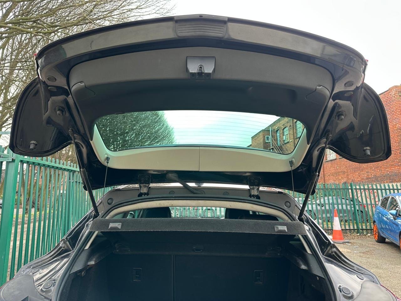 Vauxhall Astra GTC 1.6L Turbo SRI Petrol image 8