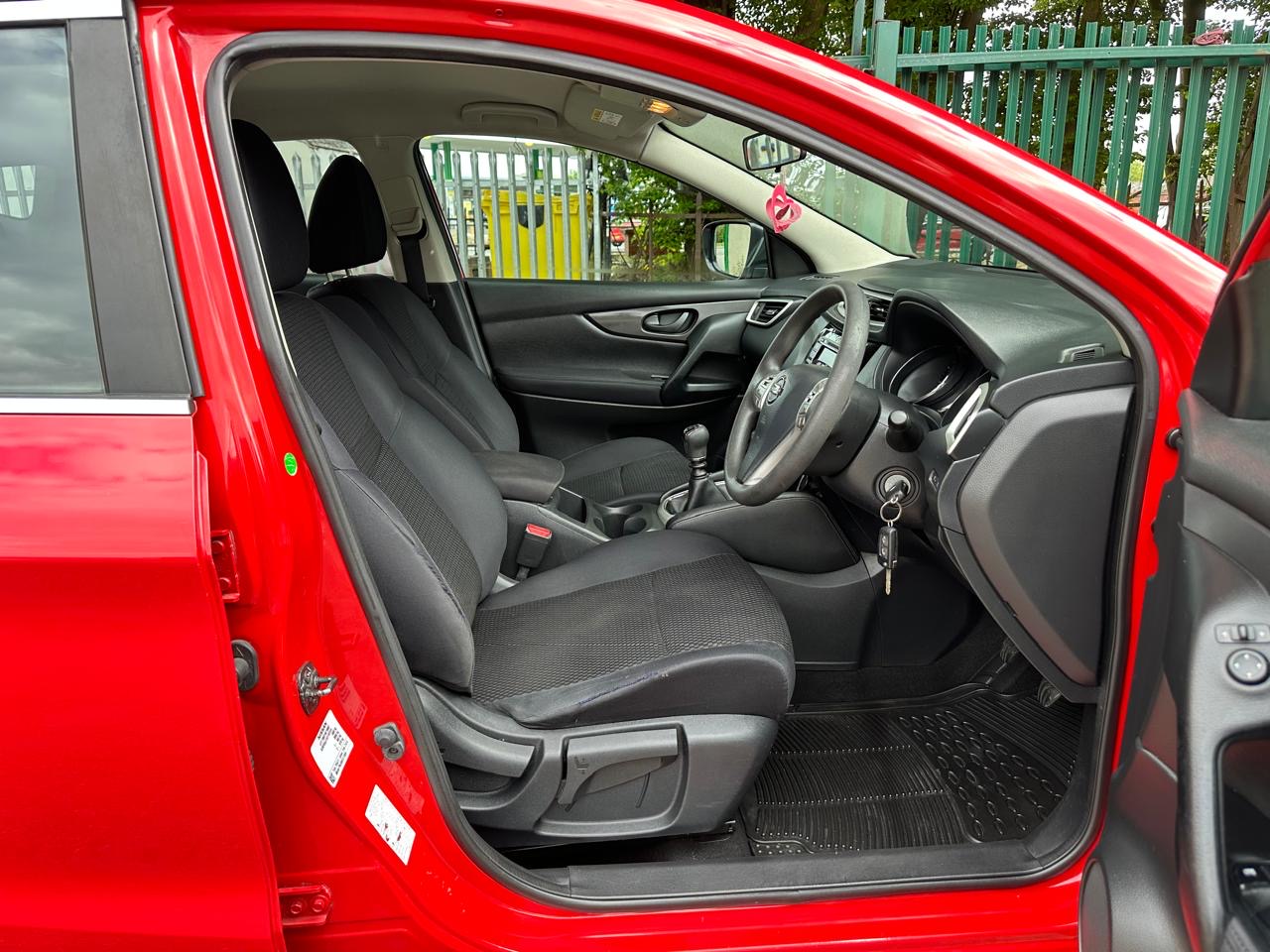 Nissan Qashqai 1.2 DIG-T Visia 2WD 2014