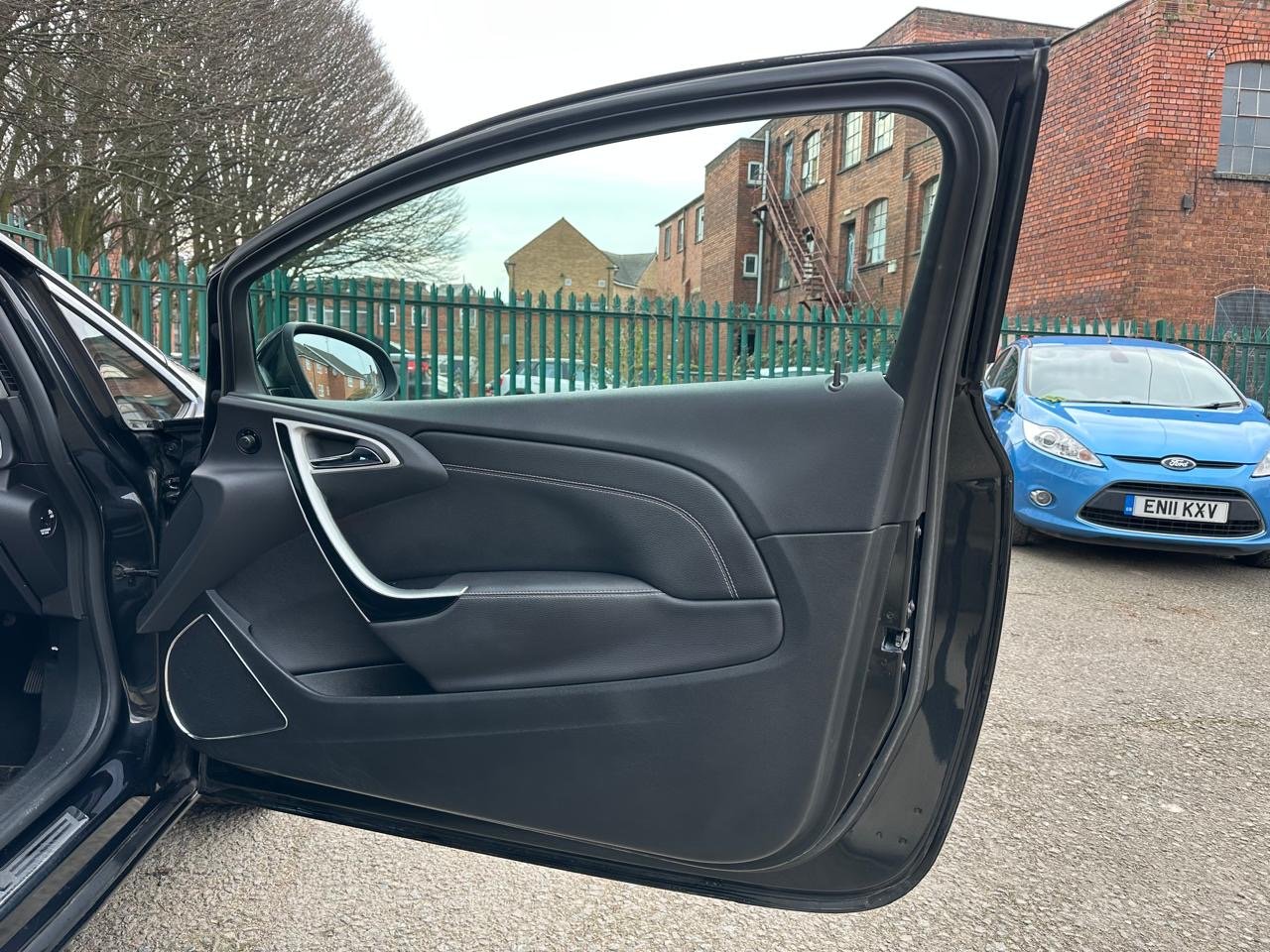 Vauxhall Astra GTC 1.6L Turbo SRI Petrol image 10