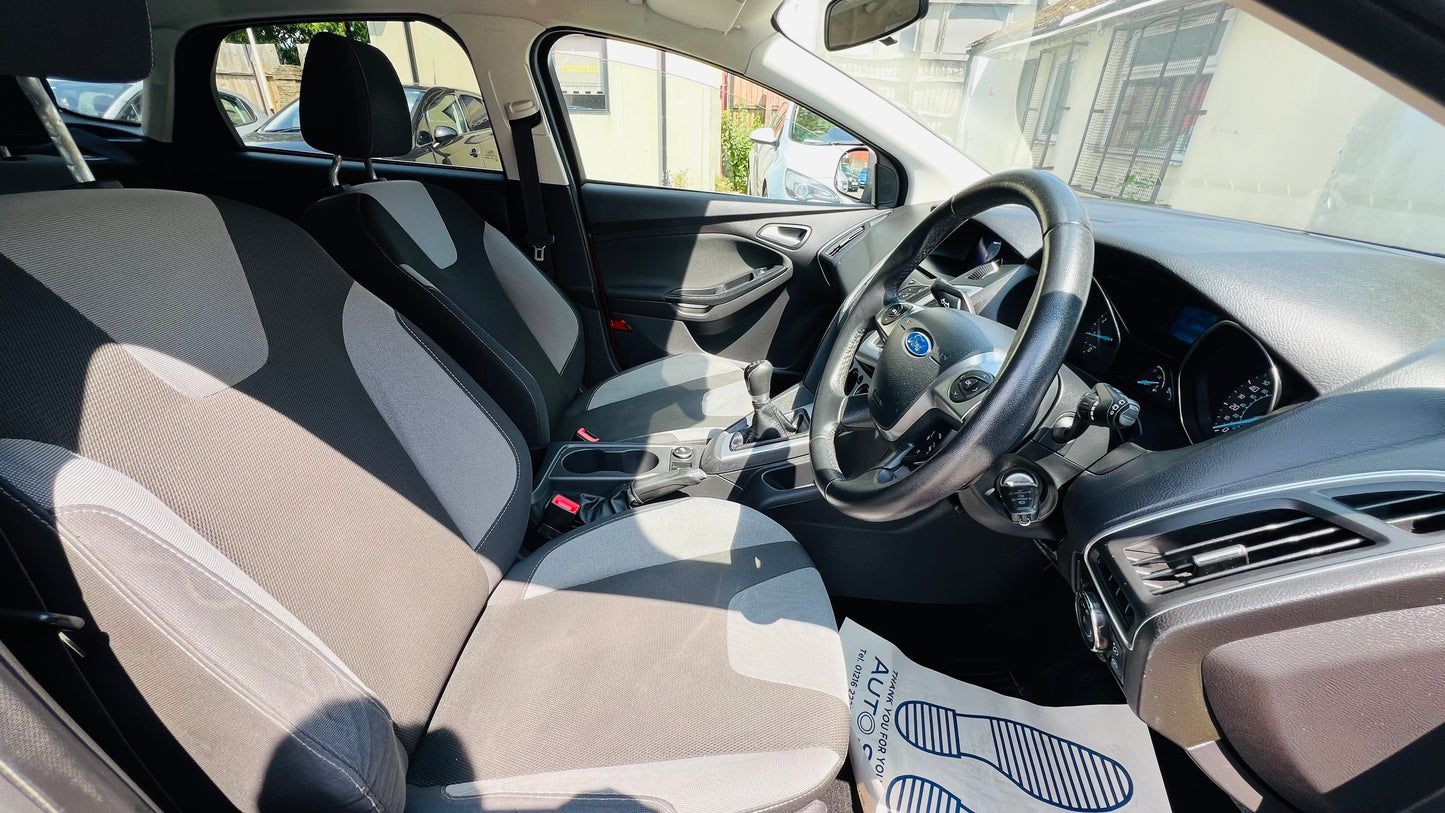 Ford Focus 1.6L Petrol ZETEC 5dr
