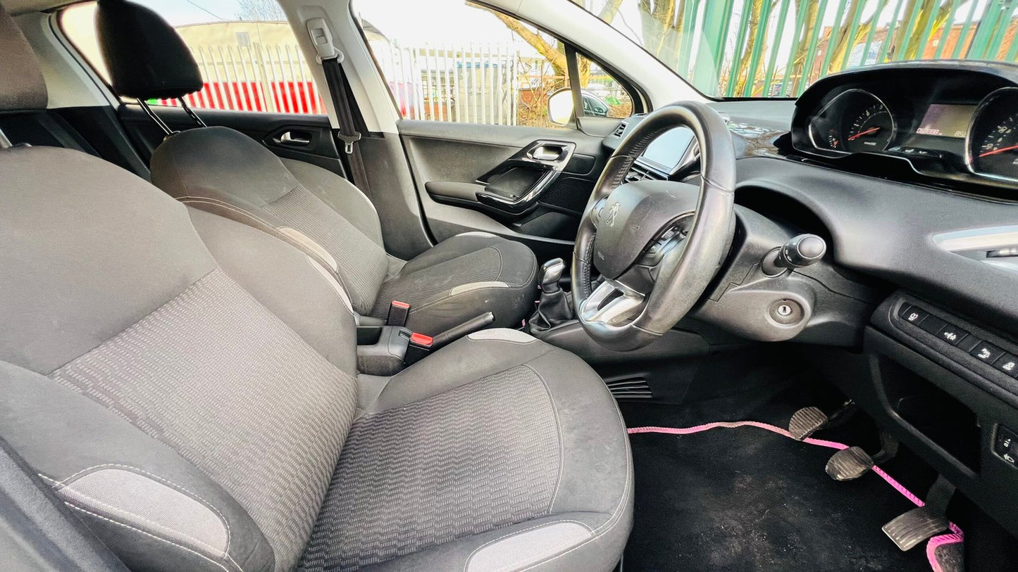 Peugeot 208 1.2 Style 2014 5dr image 27