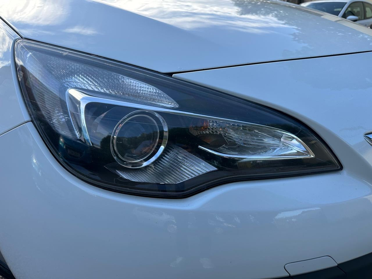 Vauxhall Astra GTC 1.6L 2013 3dr