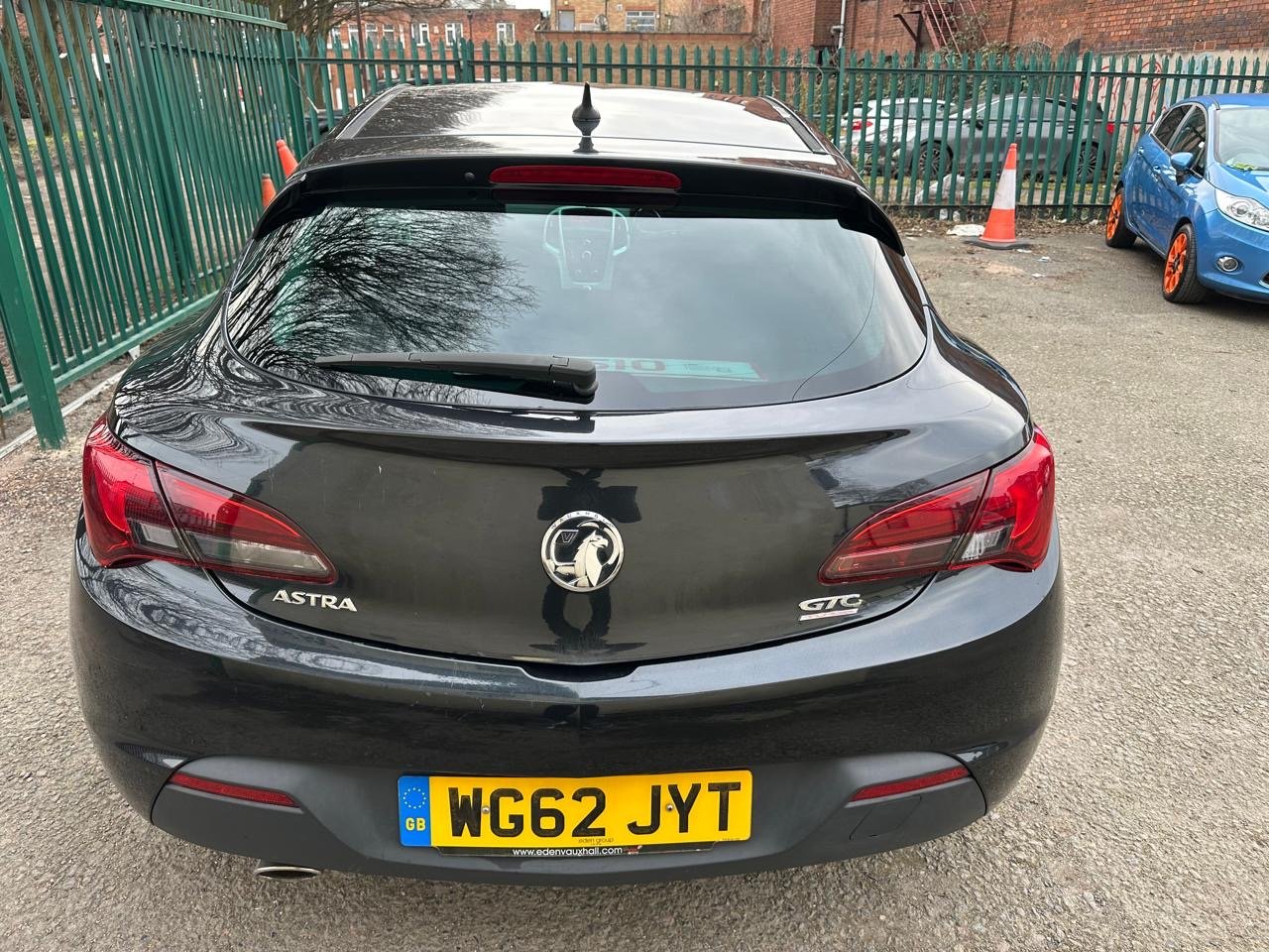 Vauxhall Astra GTC 1.6L Turbo SRI Petrol image 5