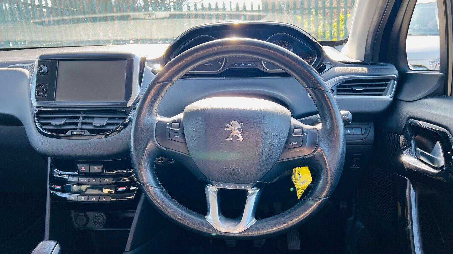 Peugeot 208 1.2L Allure 2014 5dr image 14