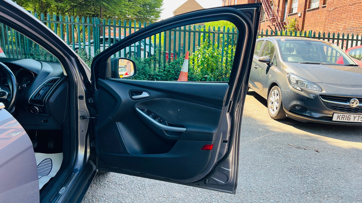 Ford Focus 1.6L Titanium 2012