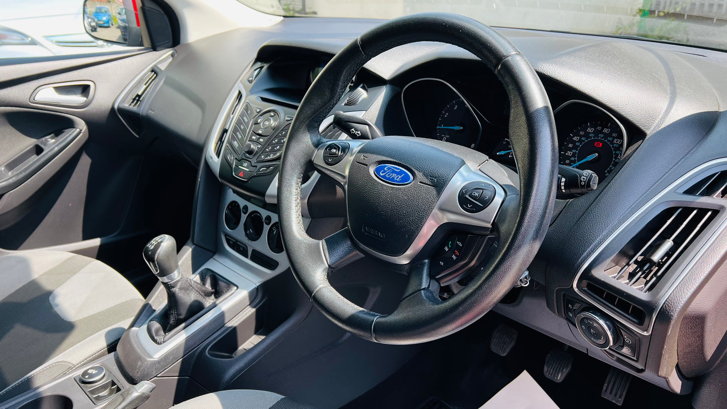 Ford Focus 1.6L Petrol ZETEC 5dr