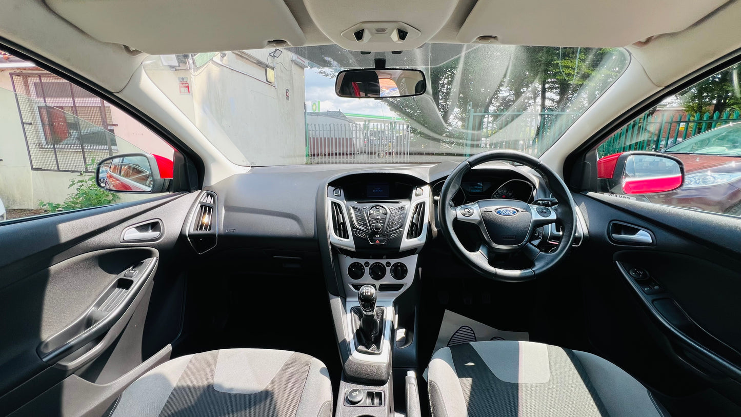Ford Focus 1.6L Petrol ZETEC 5dr