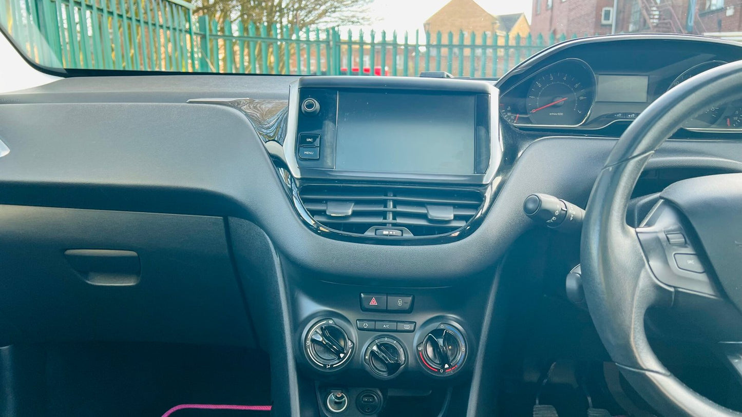 Peugeot 208 1.2 Style 2014 5dr image 13