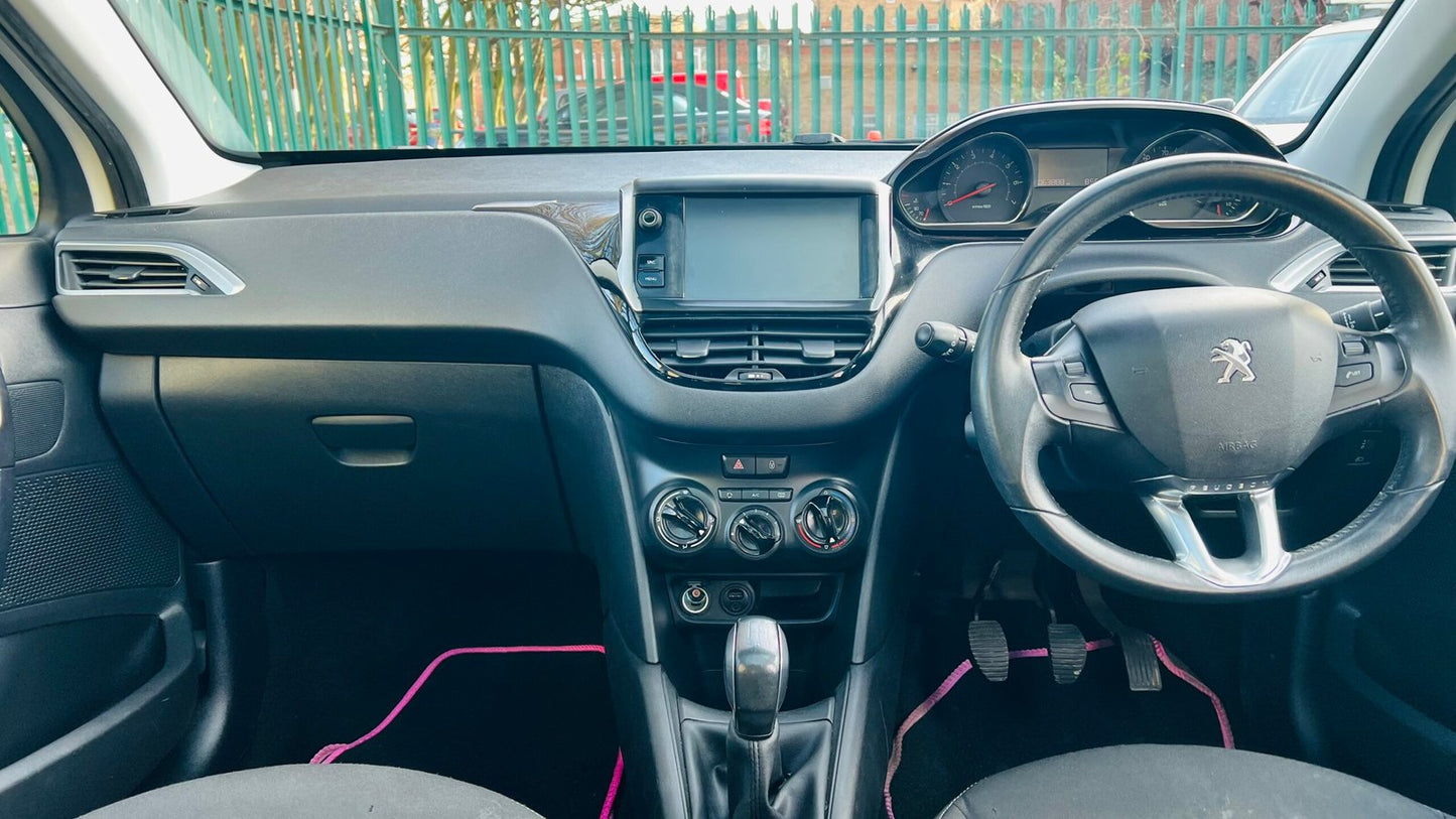 Peugeot 208 1.2 Style 2014 5dr image 10