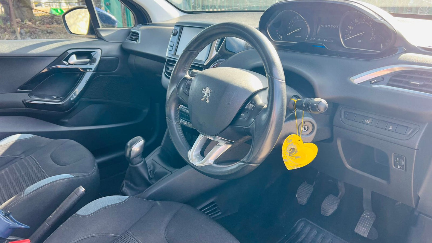 Peugeot 208 1.2L Allure 2014 5dr image 22
