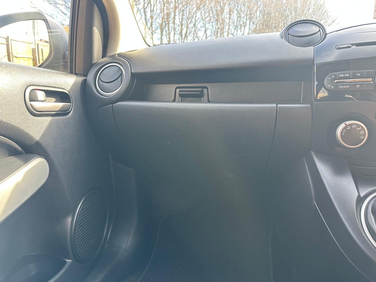 Mazda Mazda2 1.3L Petrol 2011 image 18