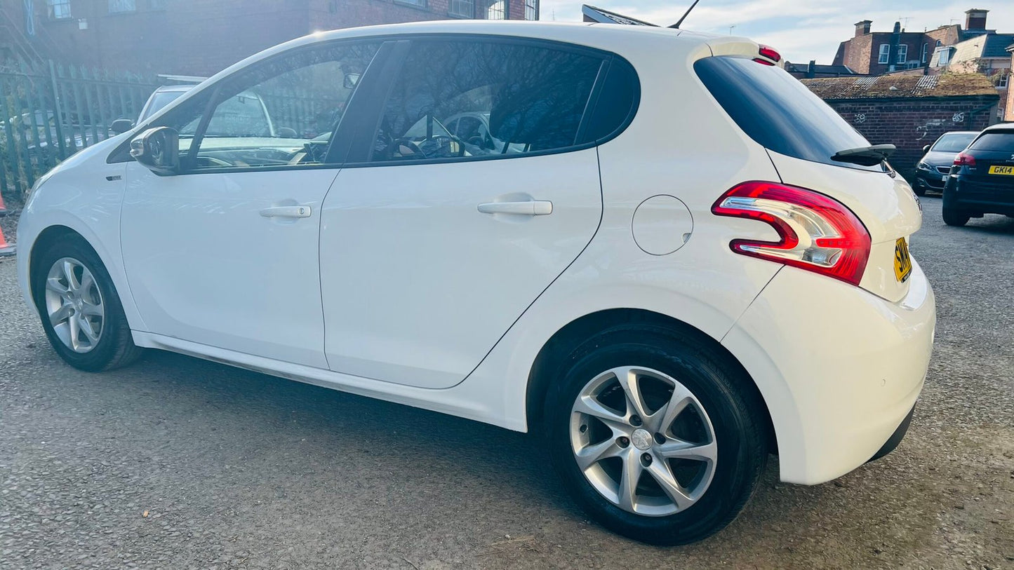 Peugeot 208 1.2 Style 2014 5dr image 6