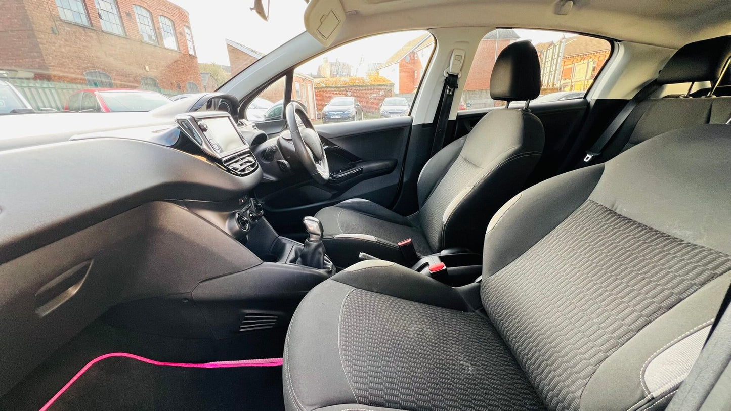 Peugeot 208 1.2 Style 2014 5dr image 31