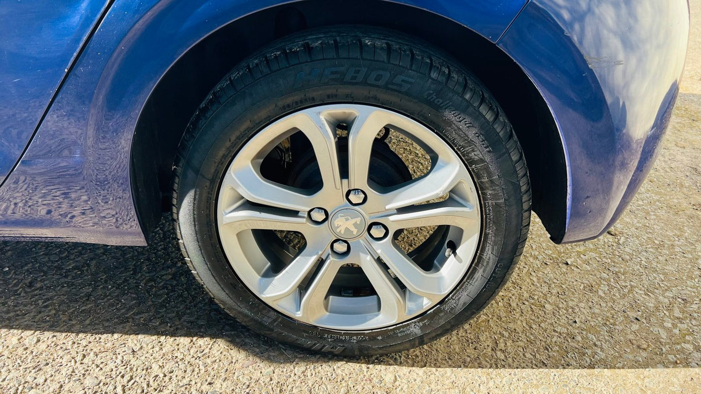 Peugeot 208 1.2L Allure 2014 5dr image 35
