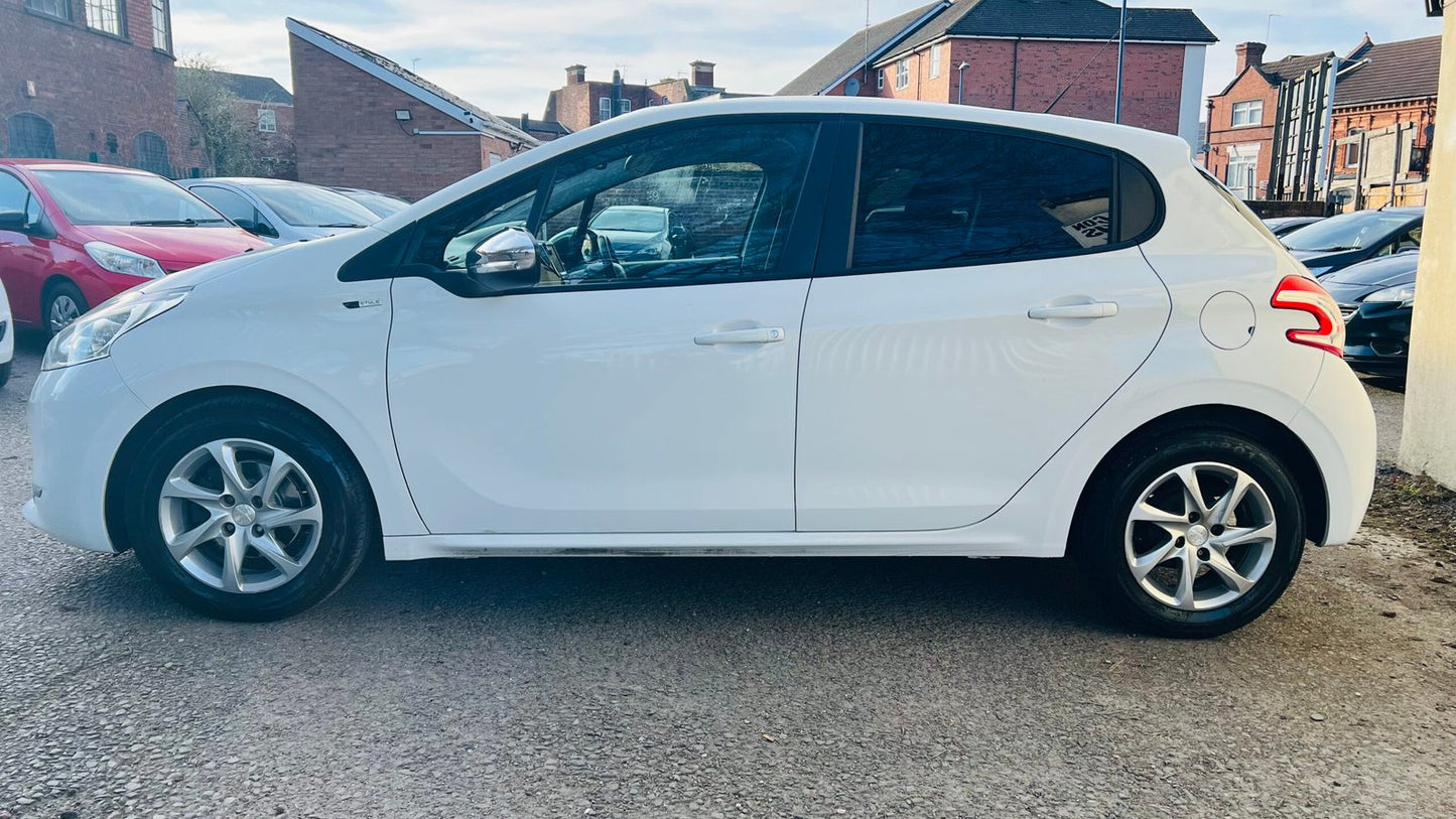 Peugeot 208 1.2 Style 2014 5dr image 5