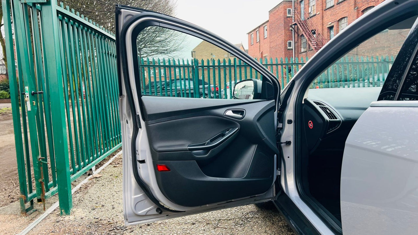 Ford Focus 1.6L Petrol 2011 image 33