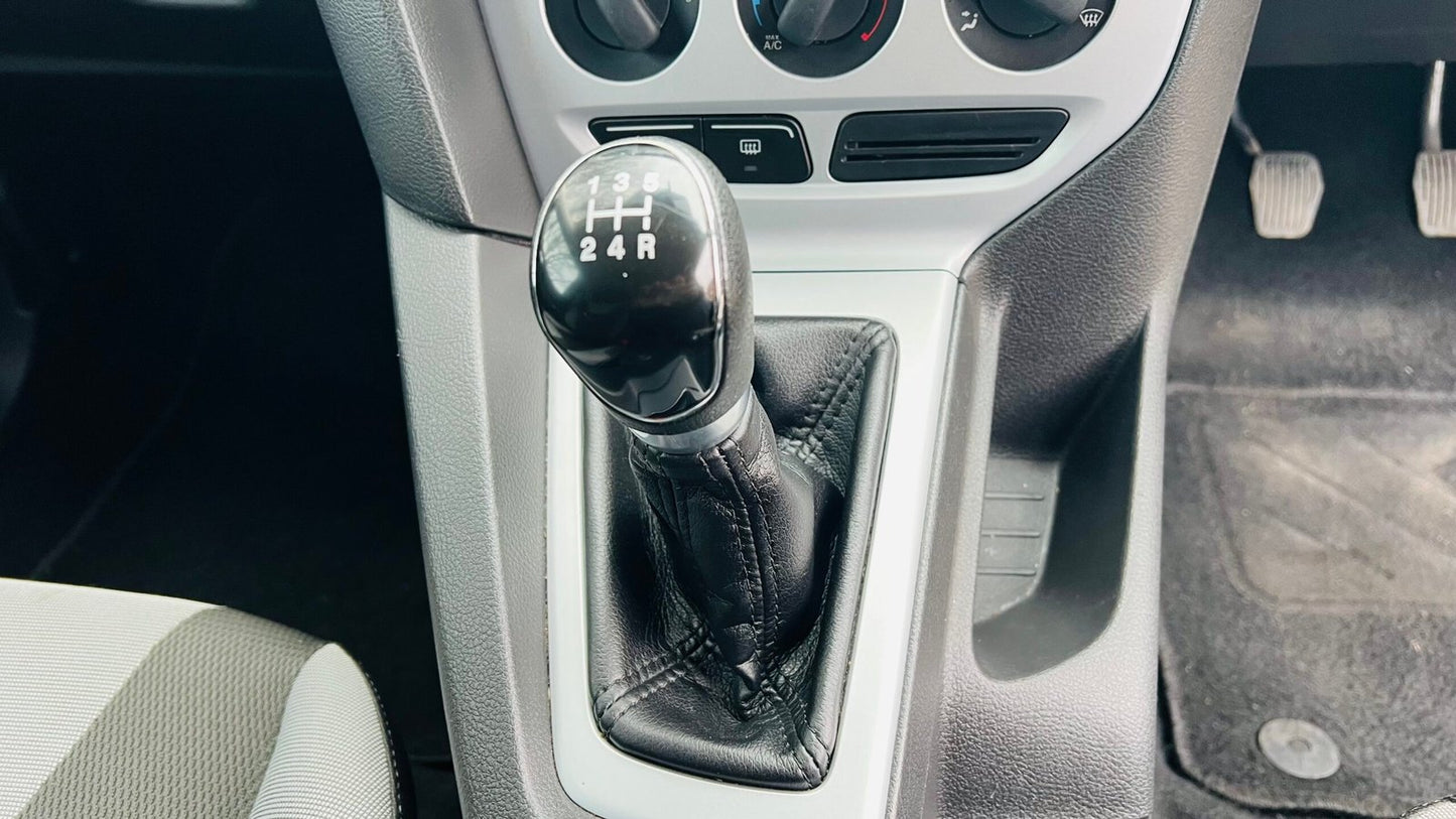 Ford Focus 1.6L Petrol 2011 image 16