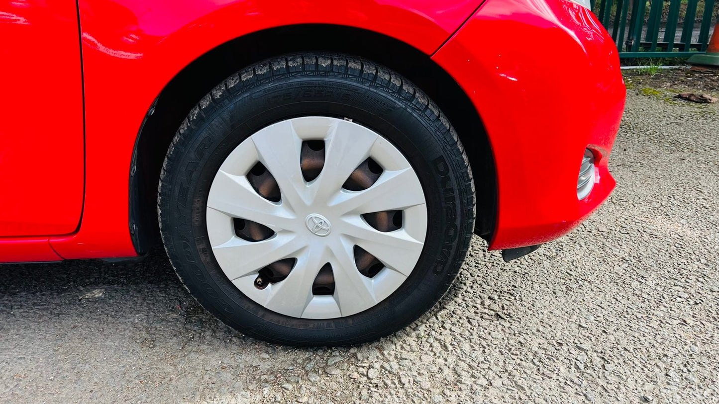 Toyota Yaris 1.0L Petrol 5dr 2012 image 32