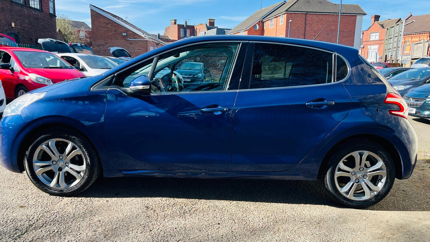 Peugeot 208 1.2L Allure 2014 5dr image 4