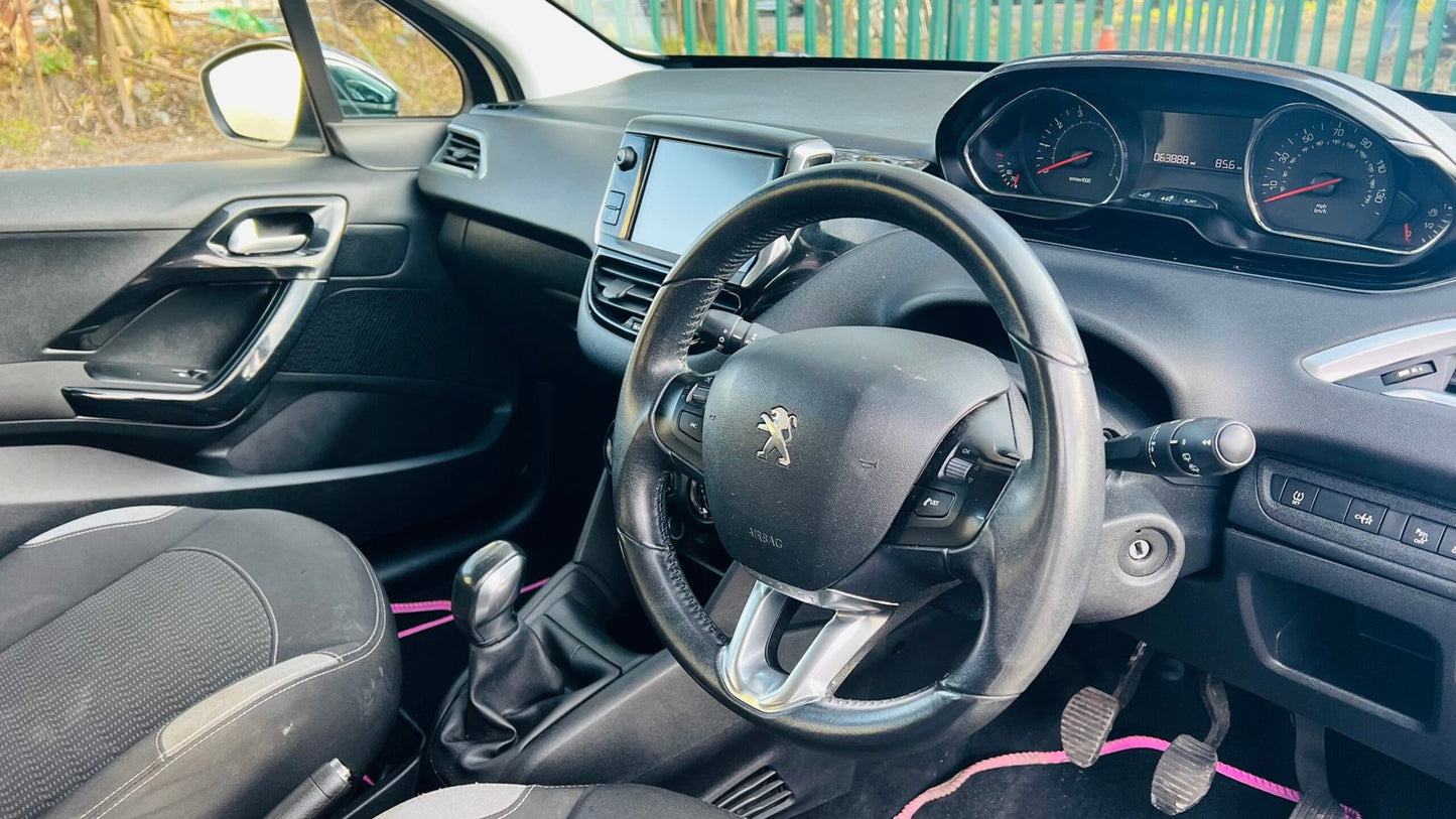 Peugeot 208 1.2 Style 2014 5dr image 26