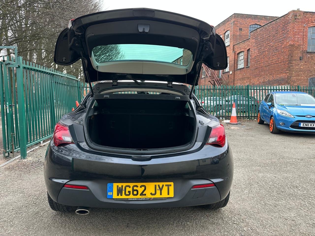 Vauxhall Astra GTC 1.6L Turbo SRI Petrol image 6