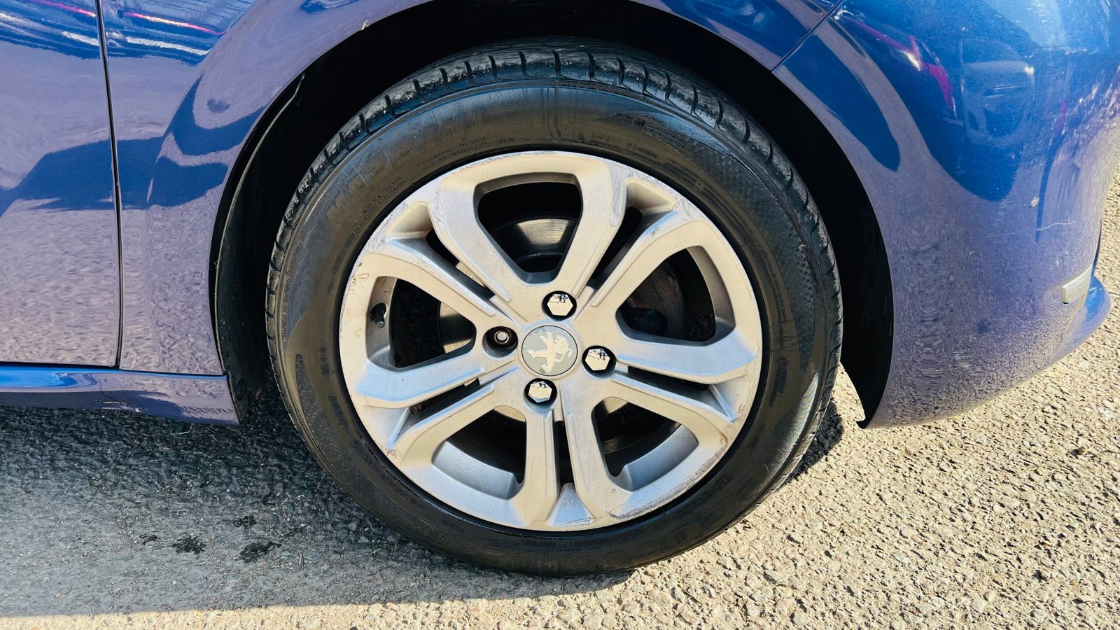 Peugeot 208 1.2L Allure 2014 5dr image 33