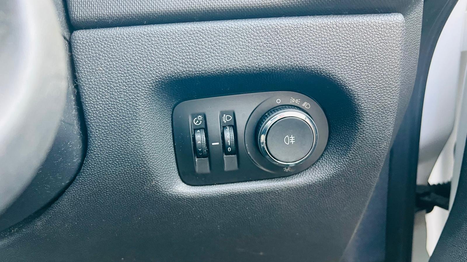 Vauxhall Corsa 1.2 16V Sting Euro 5 3dr image 28