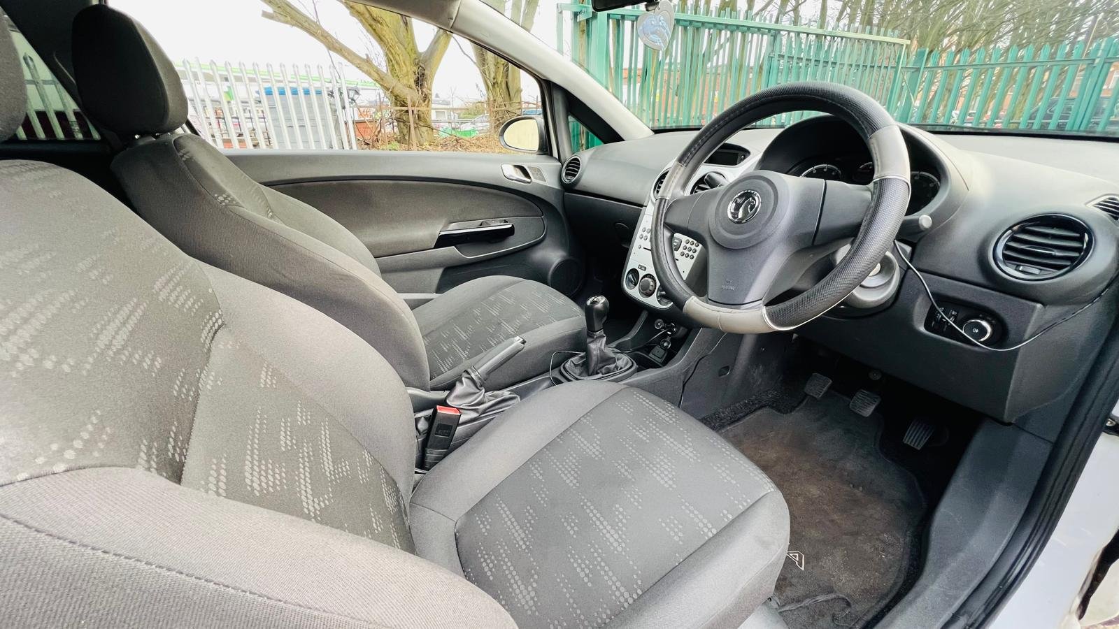 Vauxhall Corsa 1.2 16V Sting Euro 5 3dr image 18