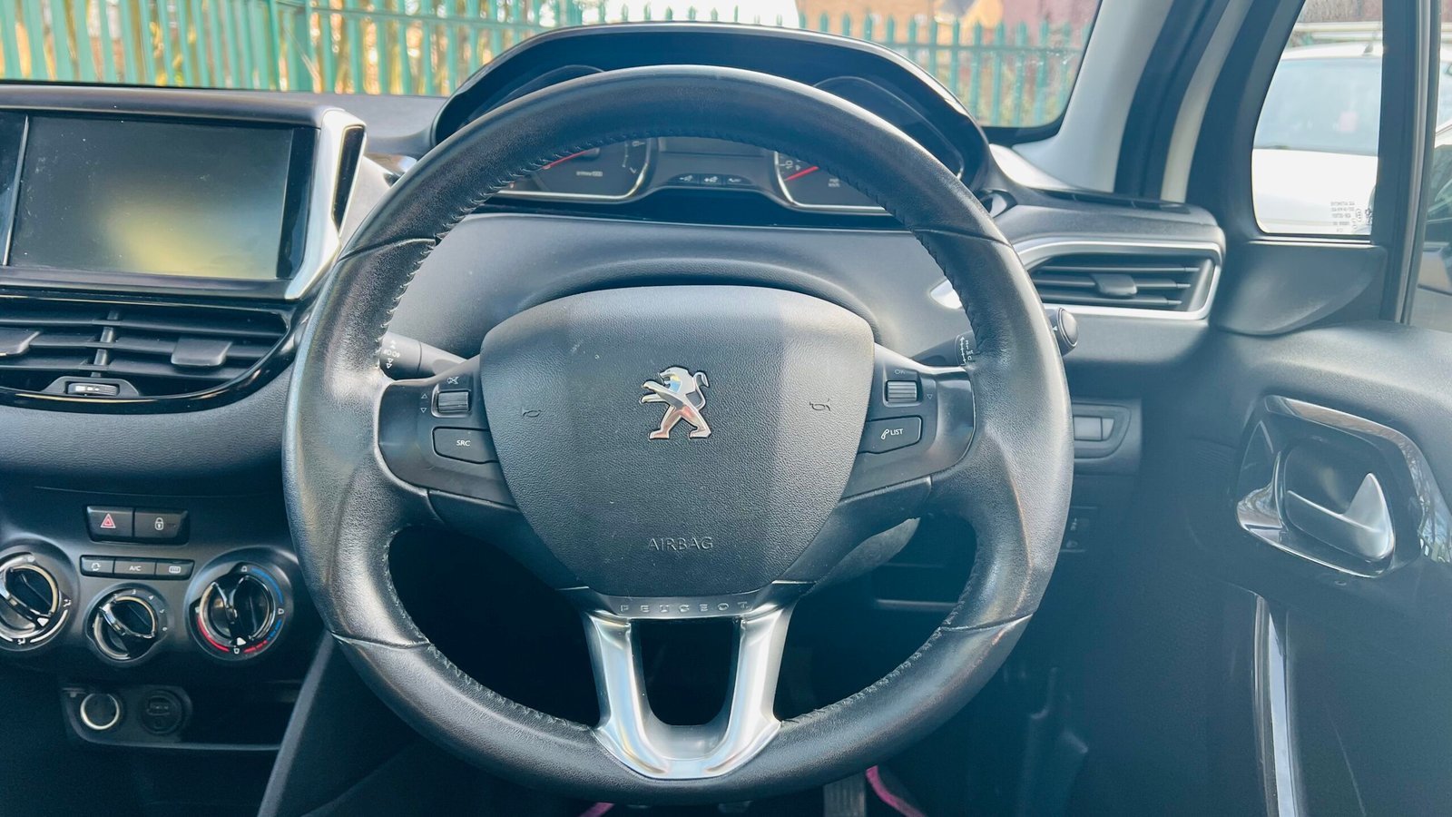 Peugeot 208 1.2 Style 2014 5dr image 12