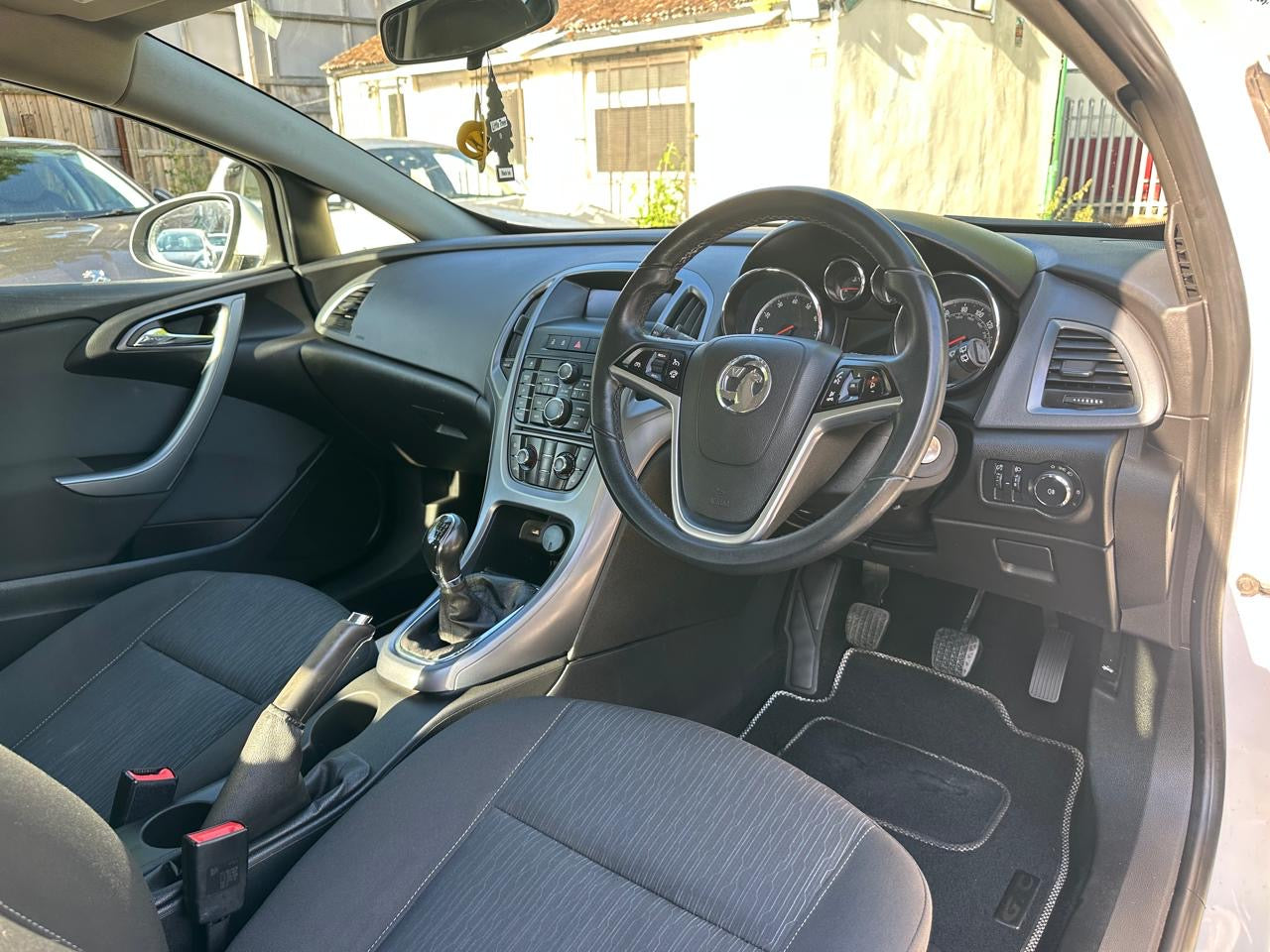 Vauxhall Astra GTC 1.6L 2013 3dr