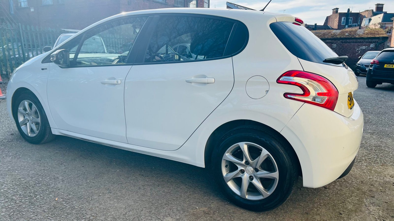 Peugeot 208 1.2 Style 2014 5dr image 6