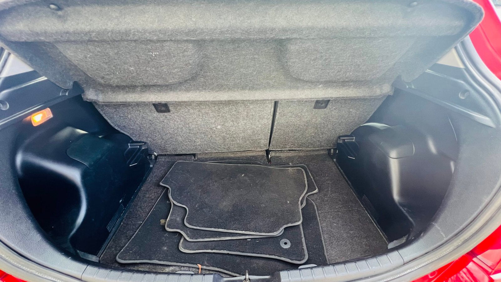 Toyota Yaris 1.0L Petrol 5dr 2012 image 27