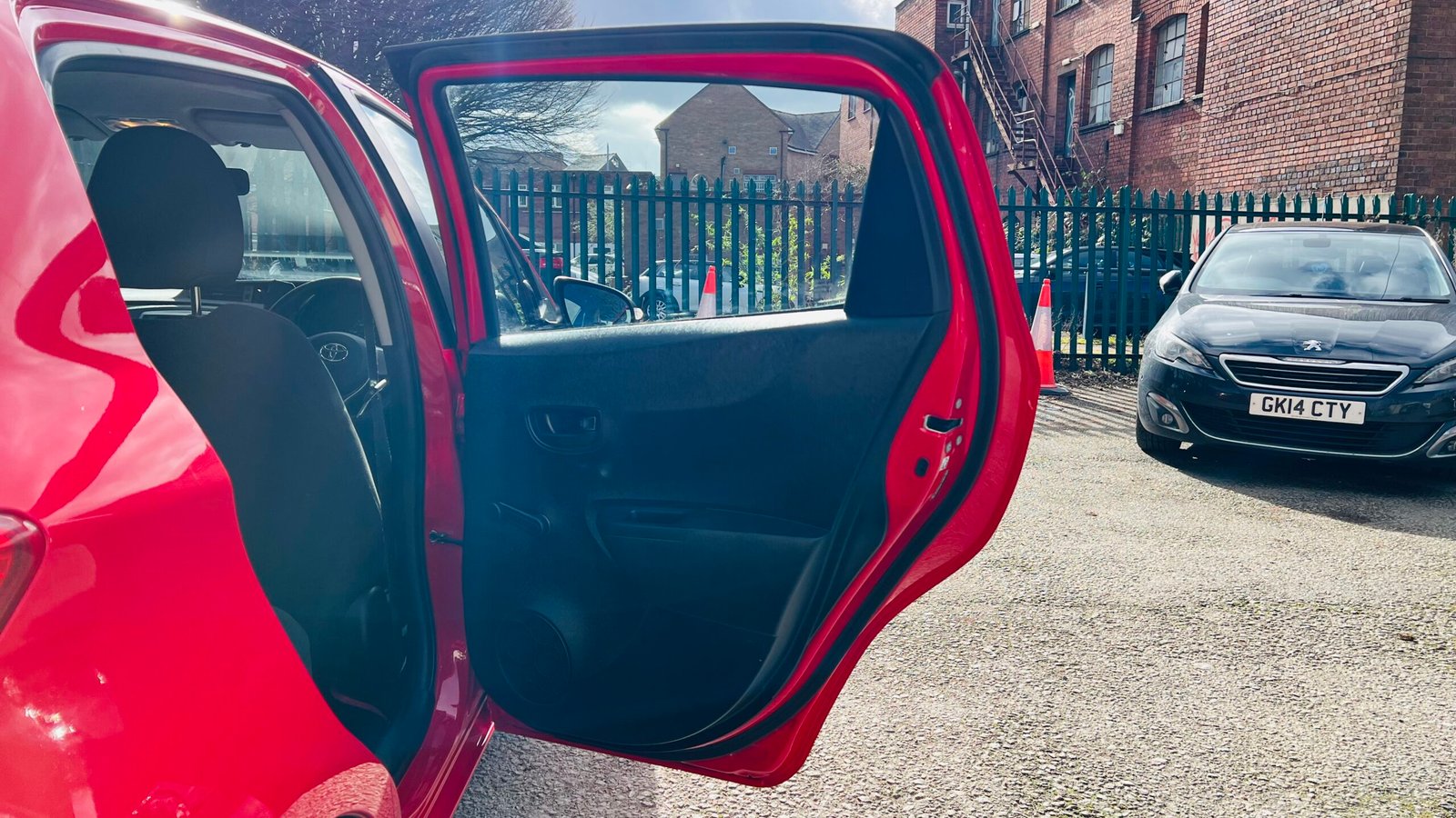 Toyota Yaris 1.0L Petrol 5dr 2012 image 29